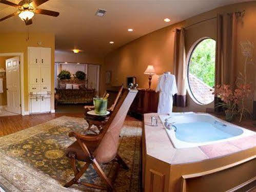 Creekhaven Inn & Spa Wimberley Exterior photo